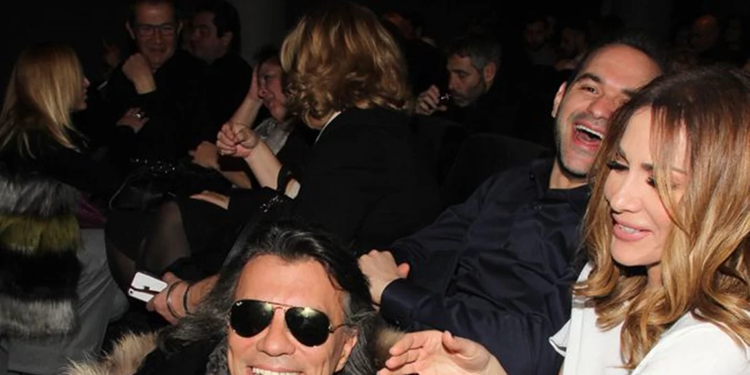 Πλήθος επωνύμων στην επίσημη πρεμιέρα της παράστασης «Μάνα θα πάω στο Hollywood»