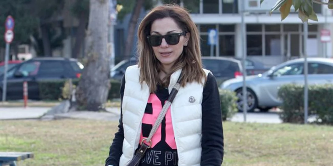 Δέσποινα Βανδή - Γωγώ Μαστροκώστα: Βόλτα στη Γλυφάδα