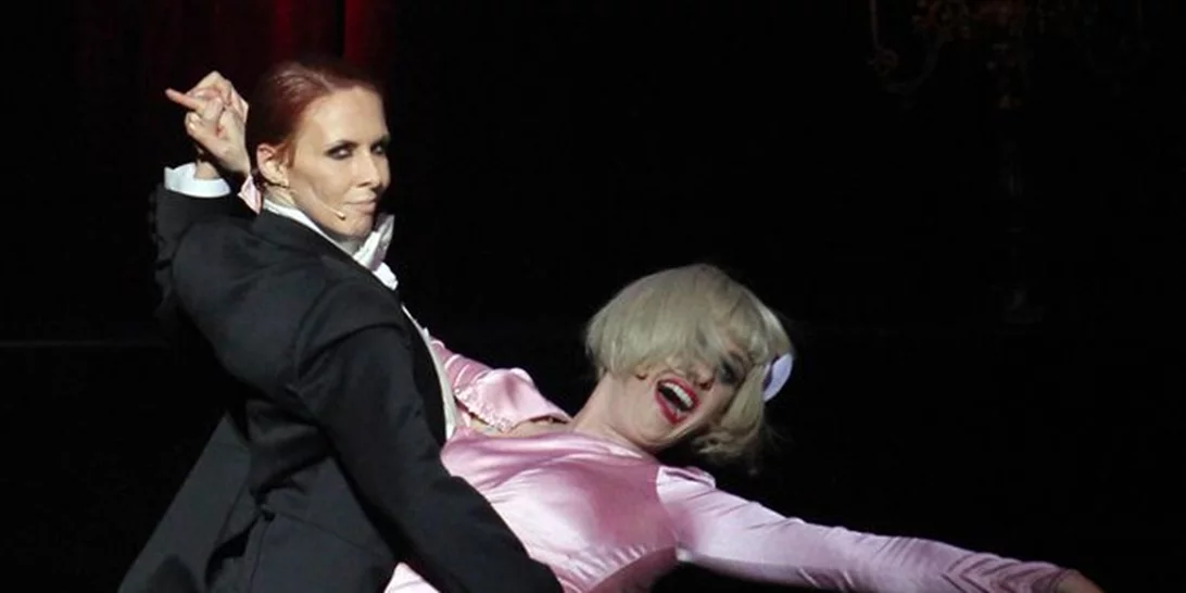 Η Εβελίνα Παπούλια στη σκηνή της παράστασης «Βίκτωρ - Βικτώρια» (Φωτογραφίες)