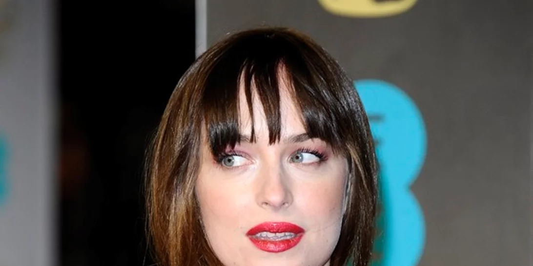 Dakota Johnson: Βρήκε νέο (και 18 χρόνια μεγαλύτερο) αγαπημένο;