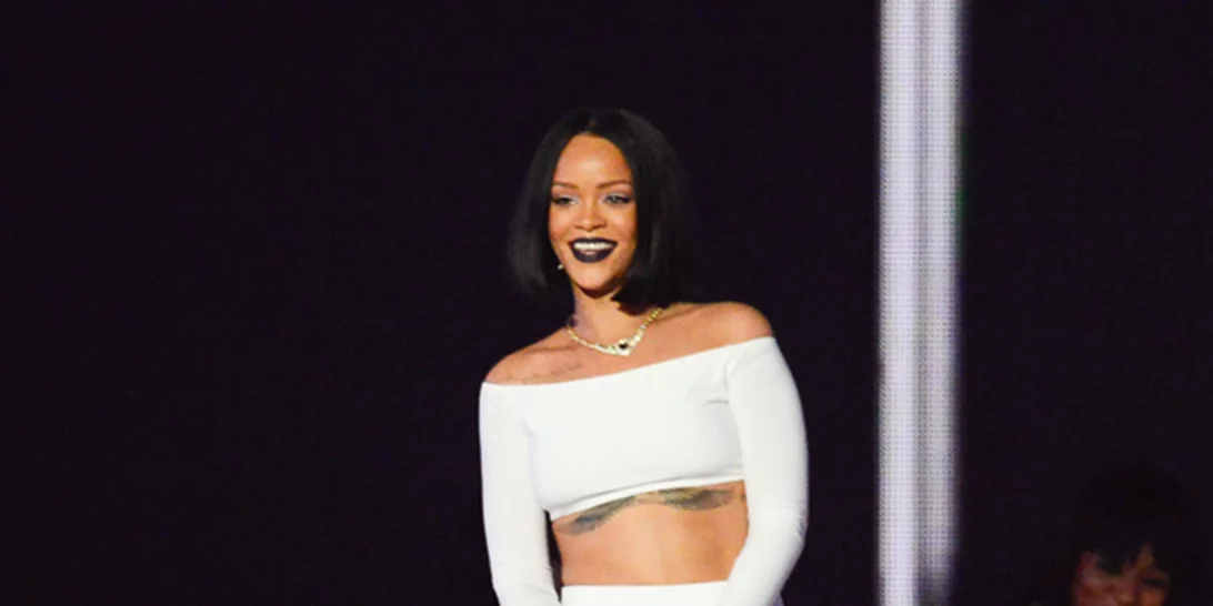 Brit Awards 2016: Η Rihanna κάνει twerking επί σκηνής στον... πρώην της!