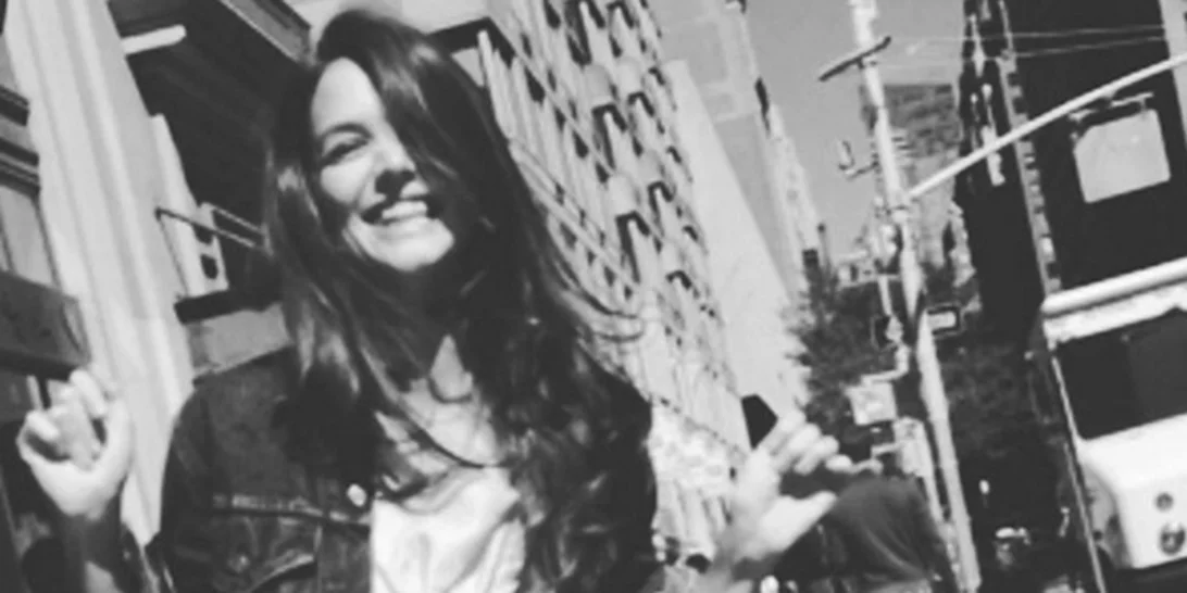 Η Katie Holmes αναπαριστά... την Beyonce και μας κάνει να κλαίμε από τα γέλια