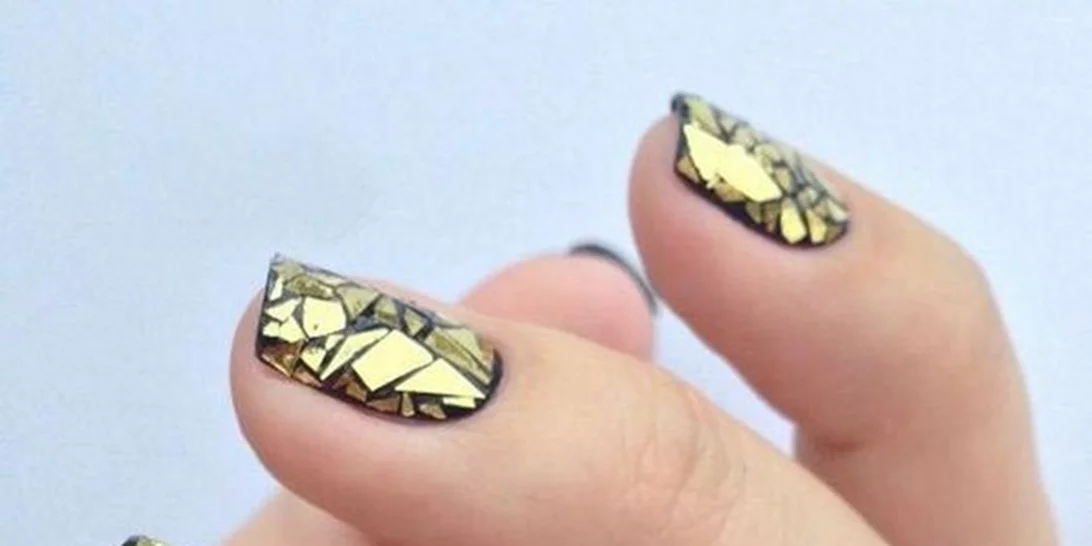 #maniMonday: Μάντεψε τι πρέπει να βάλεις στα νύχια σου για να είναι super trendy