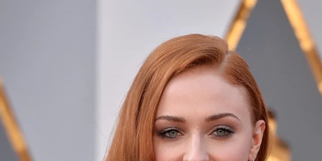 Τι συμβαίνει με τη Sansa Stark; Μόλις άλλαξε ΕΝΤΕΛΩΣ τα μαλλιά της! Σημαίνει κάτι αυτό για το Game of Thrones;