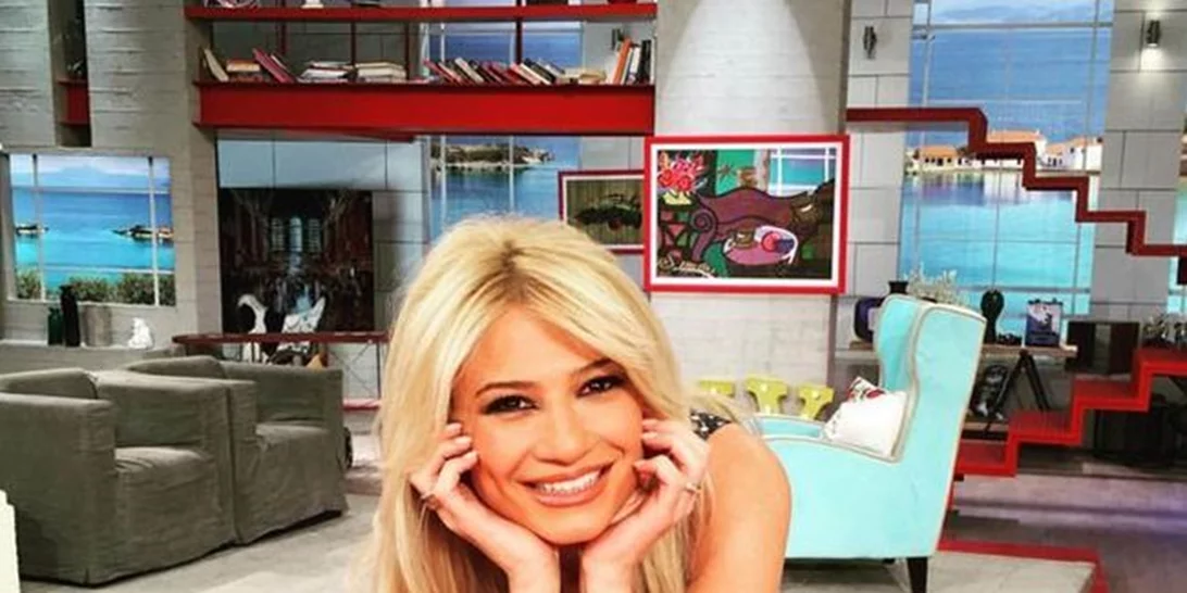 Φαίη Σκορδά: Βάφει το νέο πλατό της εκπομπής της (video)