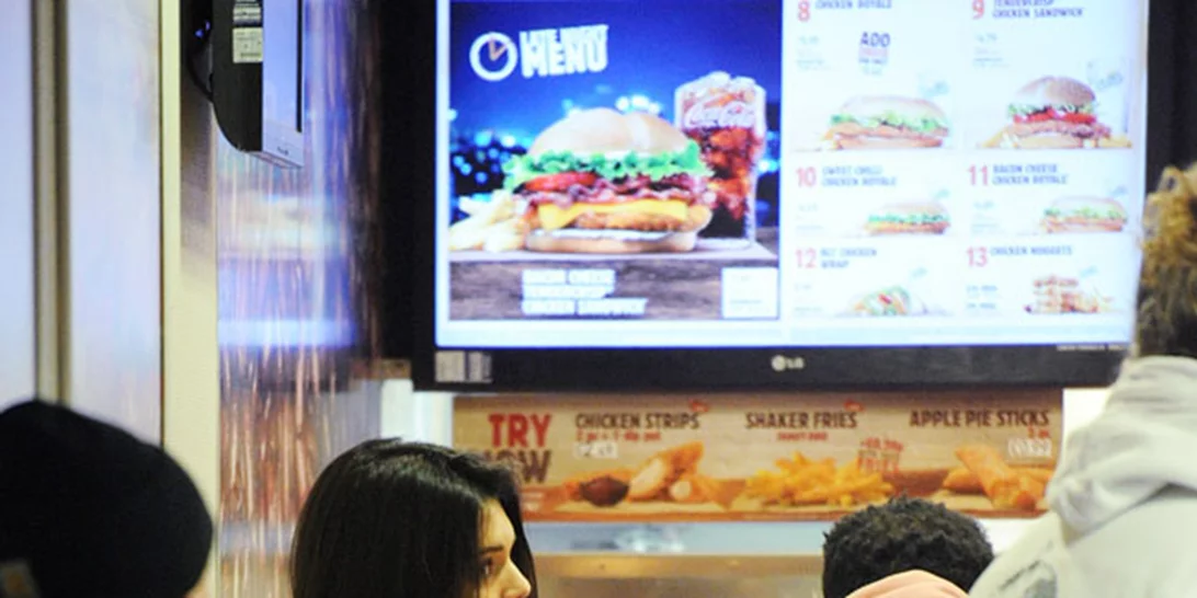 Η πολυταξιδεμένη Kendall Jenner αναπολεί τις διακοπές της στην Ελλάδα με ένα throwback post!