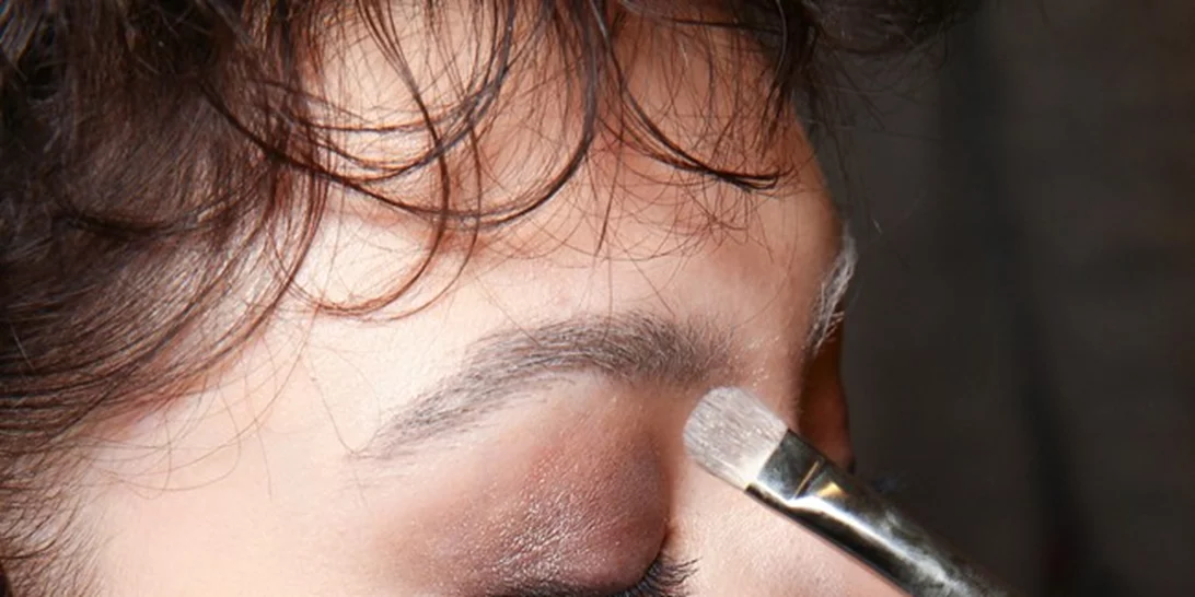 Giorgio Armani FW 2016-17: Αυτό το video από τα beauty παρασκήνια του show πρέπει να το δεις!