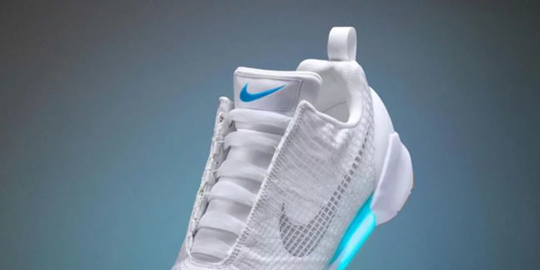 Αυτά είναι τα αθλητικά παπούτσια που δένονται μόνα τους!