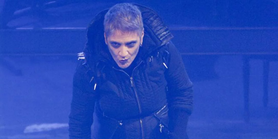 Η Καίτη Κωνσταντίνου στον ρόλο του σακάτη και ιντριγκαδόρου Ριχάρδου Γ’