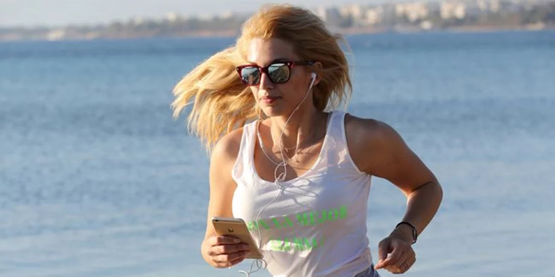 Κωνσταντίνα Σπυροπούλου: Δημοσίευσε αρετουσάριστες φωτογραφίες με μαγιό