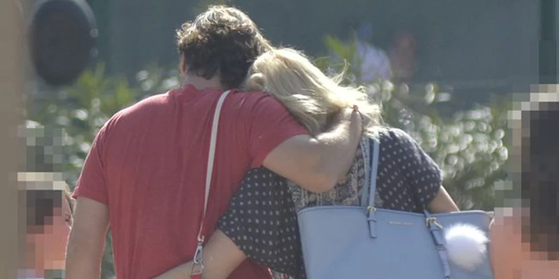 Ελένη Μενεγάκη: Αγκαλιές με τον Μάκη Παντζόπουλο