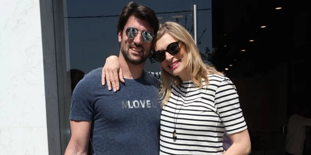 Ζέτα Δούκα: Δείτε τη να θηλάζει δημόσια την τριών μηνών κόρη της