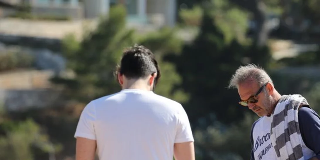 Πέτρος Κωστόπουλος - Γιώργος Λιάγκας: Στην παραλία με τα παιδιά τους