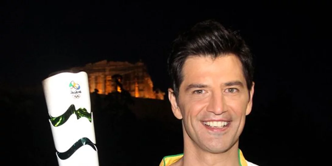 Σάκης Ρουβάς: Σε ρόλο λαμπαδηδρόμου