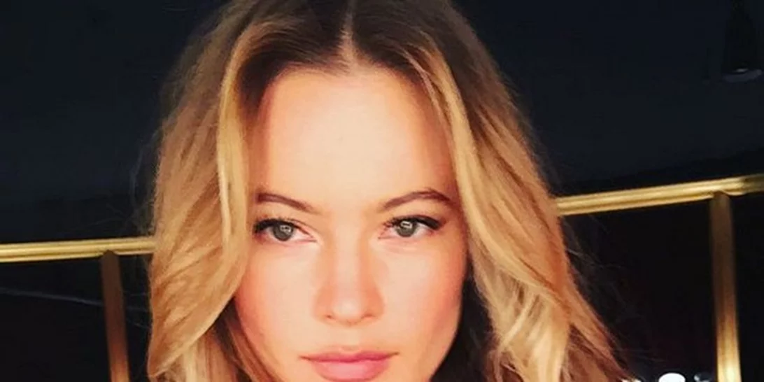 Behati Prinsloo: Δείχνει τη φουσκωμένη της κοιλιά φορώντας μπικίνι