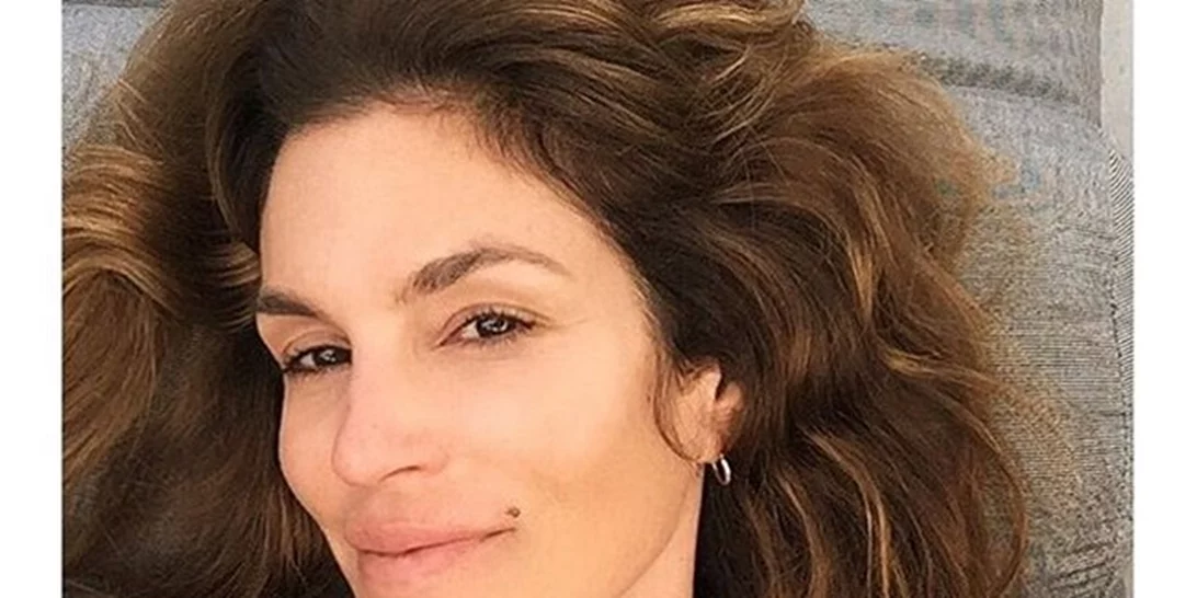Cindy Crawford: Φωτογραφίζεται με την πετσέτα της!
