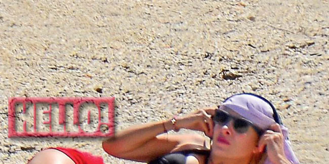 Ελένη Μενεγάκη: Δείτε τη με μαγιό στα Άχλα