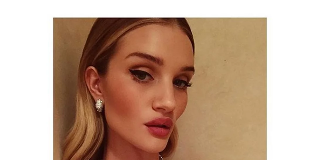 Rosie Huntington-Whiteley: Αποκαλύπτει τα beauty μυστικά της σε ένα βίντεο ενός μόνο λεπτού (βίντεο)