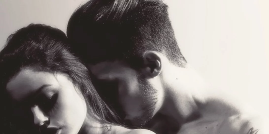 It's a love affair: Εσύ θα φορούσες το ίδιο άρωμα με τον σύντροφό σου;