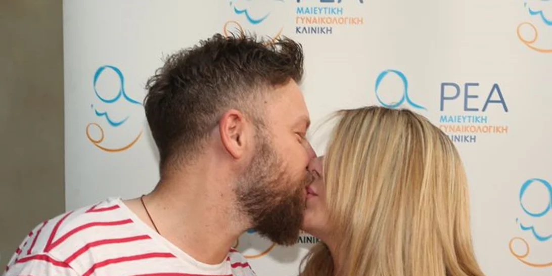 Γιάννης Βαρδής-Νατάσα Σκαφίδα: Οι φωτογραφίες από την έξοδο από το μαιευτήριο