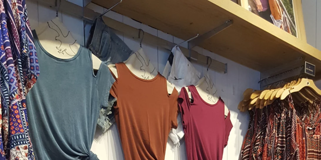 American Eagle Outfitters: Η Miss Bloom στο κατάστημα μαζί με τις νικήτριες του διαγωνισμού και τις φίλες τους!