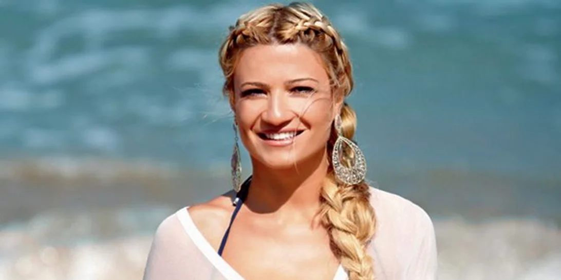 Φαίη Σκορδά: Οι top εμφανίσεις της παρουσιάστριας με μαγιό