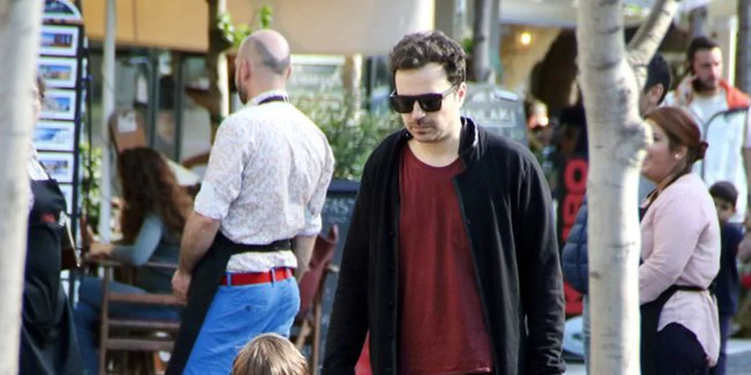 Κατερίνα Παπουτσάκη - Παναγιώτης Πιλαφάς: Βόλτες με τον γιο τους στην Πλάκα