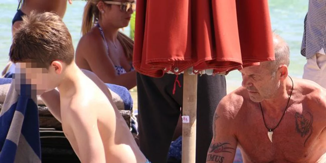 Πέτρος Κωστόπουλος: Βουτιές στη Μύκονο με τον γιο του, Μάξιμο