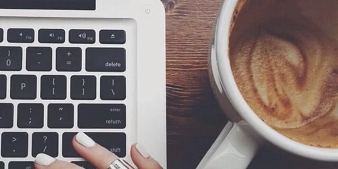 #maniMonday: Αυτό είναι το απόλυτο καλοκαιρινό χρώμα για τα νύχια