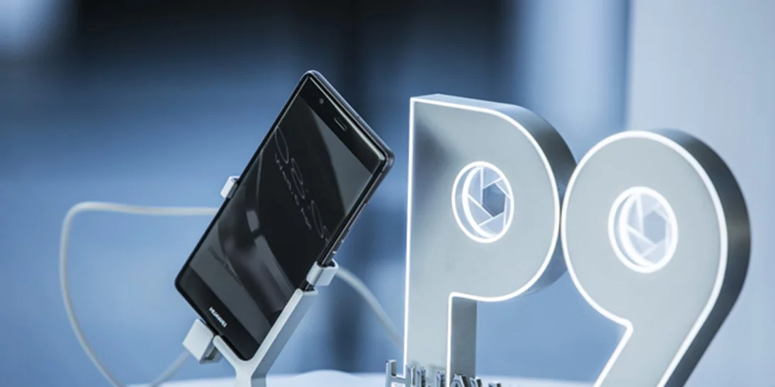 Miss Chic: Στην παρουσίαση του νέου Smartphone που θα αγαπήσουν οι fashionistas