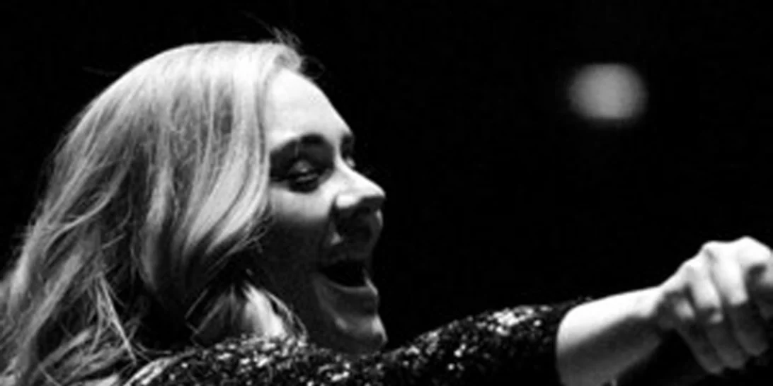 Adele: Ξέχασε τους στίχους τραγουδιού on stage