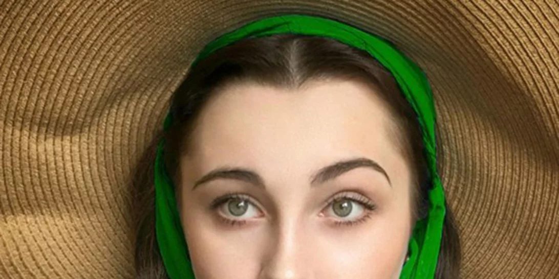 Αυτή η κοπέλα μεταμορφώνεται σε θρυλικές περσόνες