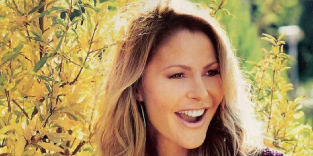 Σαν αδερφές! Βρήκαμε τη σούπερ διάσημη σωσία της Τζένης Μπαλατσινού