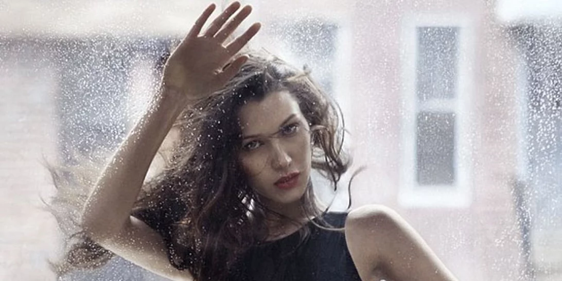 Bella Hadid: Πιο σέξι από ποτέ ποζάρει σε εξώφυλλο