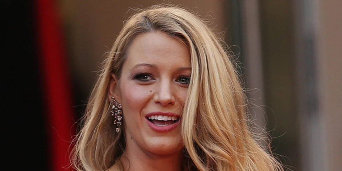 Κάννες 2016: Η Blake Lively περπάτησε στο κόκκινο χαλί του φεστιβάλ με φουσκωμένη κοιλίτσα
