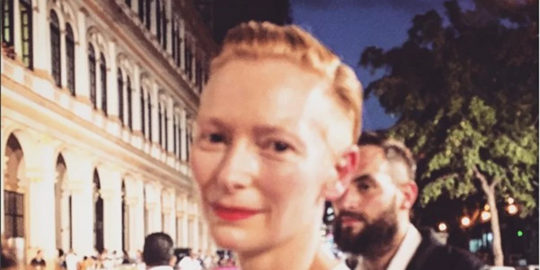The Tilda Swinton Εffect | Ο νόμος της έλξης και η γυναίκα φαινόμενο που έγινε χθες 59 ετών