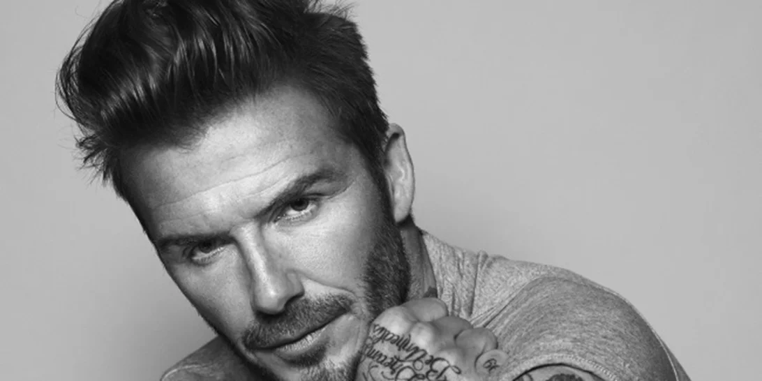 David Beckham:Διασκέδασε με sexy κυρία σε μπαρ