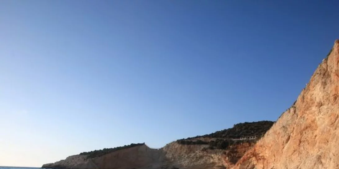 Αυτές είναι οι 430 παραλίες στην Ελλάδα που πήραν «Γαλάζια Σημαία»