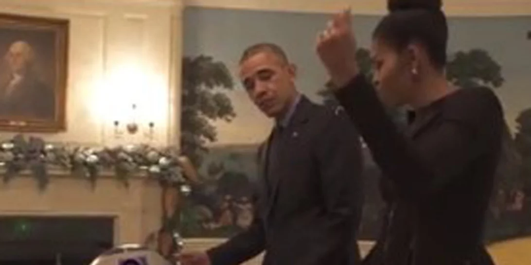 Οι Obama γιορτάζουν την ημέρα “Star Wars” και χορεύουν με τους stormtroopers