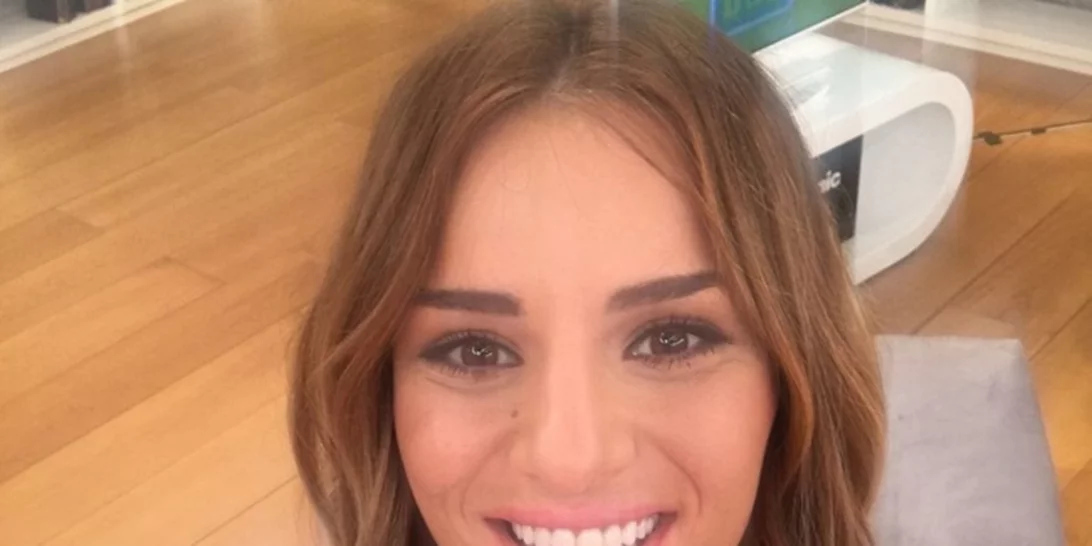 Αυτά κάνει η Ελένη Τσολάκη στα μαλλιά της (γι' αυτό είναι τέλεια)