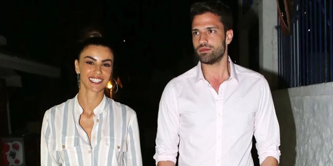 Ειρήνη Παπαδοπούλου -Κωνσταντίνος Αργυρός: Βόλτα στα σοκάκια της Μυκόνου