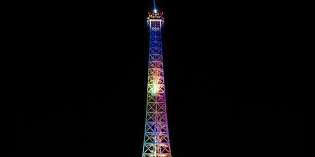 Στα χρώματα του ουράνιου τόξου της κοινότητας LGBT ο Πύργος του Άιφελ