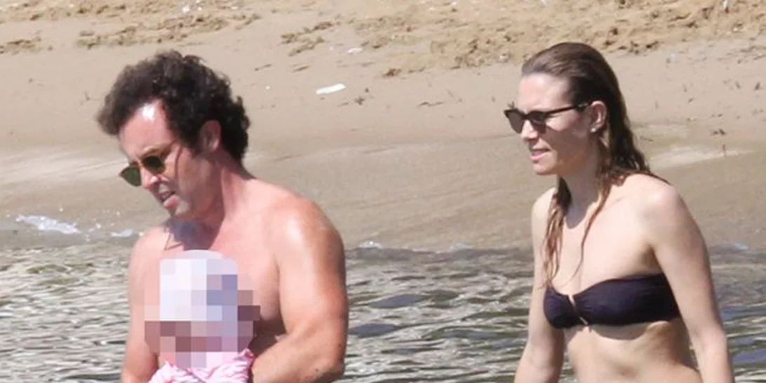 Βίκυ Καγιά - Ηλίας Κρασσάς: Στην παραλία με την κόρη τους, Μπιάνκα