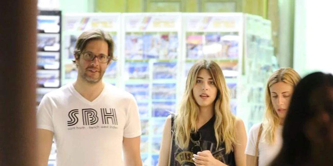 Demy: Βόλτες στα σοκάκια της Μυκόνου με τον Τέρι Ντούγκας