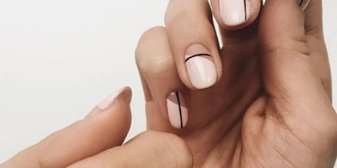 Μίνιμαλ μανικιούρ | Ιδέες για τα πιο απλά αλλά τόσο cool νύχια