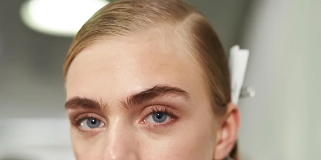 Το μυστικό για πλούσια φρύδια βρίσκεται στην κουζίνα σου