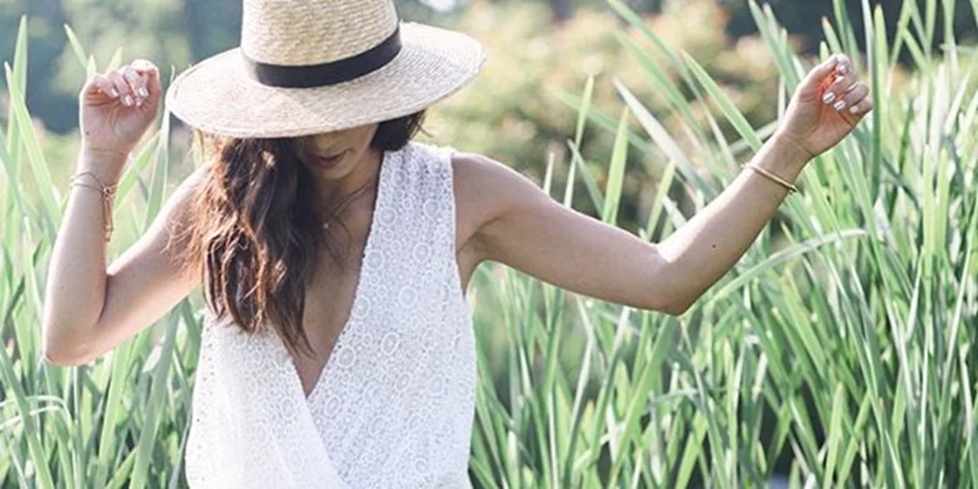 Little White Dress: Πώς φορούν οι fashion bloggers το βασικότερο φόρεμα του καλοκαιριού;