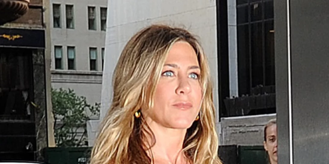 Jennifer Aniston: Πόσο φαίνεται η κοιλίτσα της στην τελευταία της έξοδο;