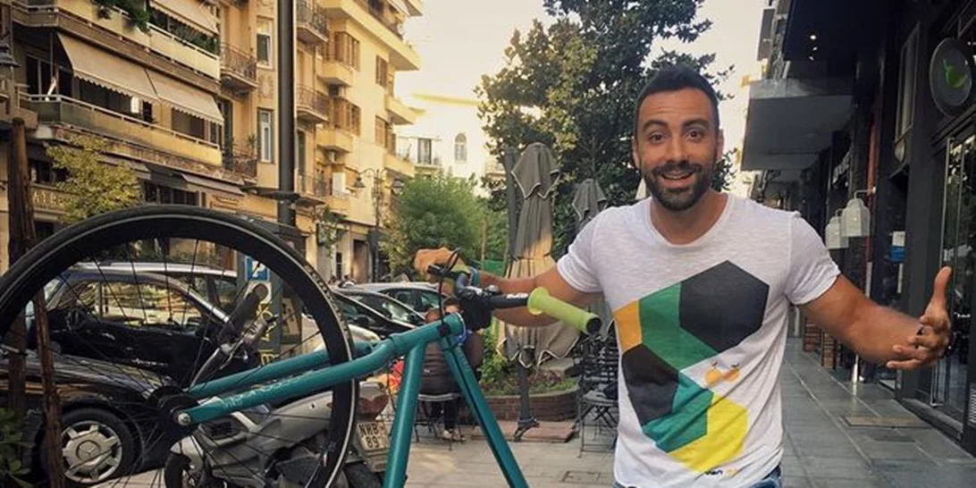 O Σάκης Τανιμανίδης μας συστήνει τη μητέρα του