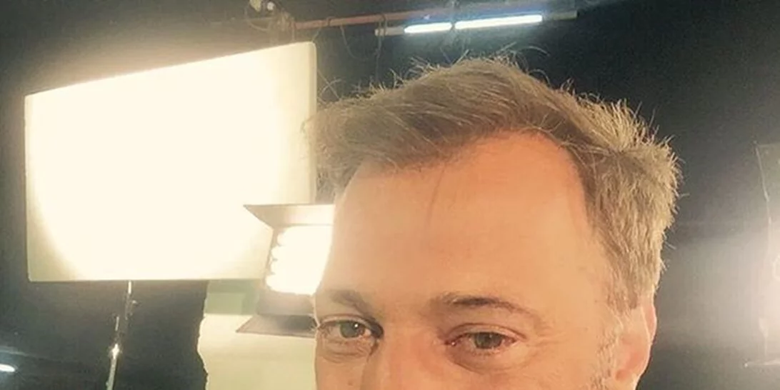 Χρήστος Φερεντίνος: Οι πρώτες backstage φωτογραφίες από τα γυρίσματα του trailer της εκπομπής Deal